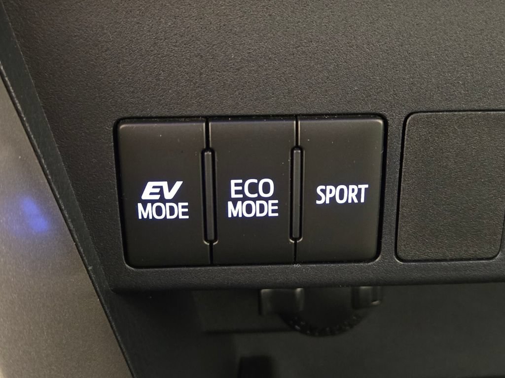 Used 2017 Toyota RAV4 XLE w/ Carpet Mat Package AWD/4WD image 33