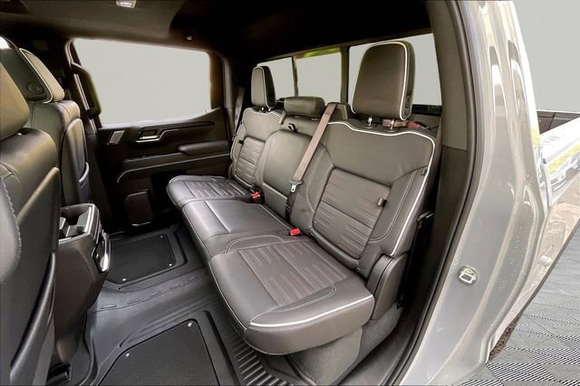 Used 2023 Chevrolet Suburban Premier image 16