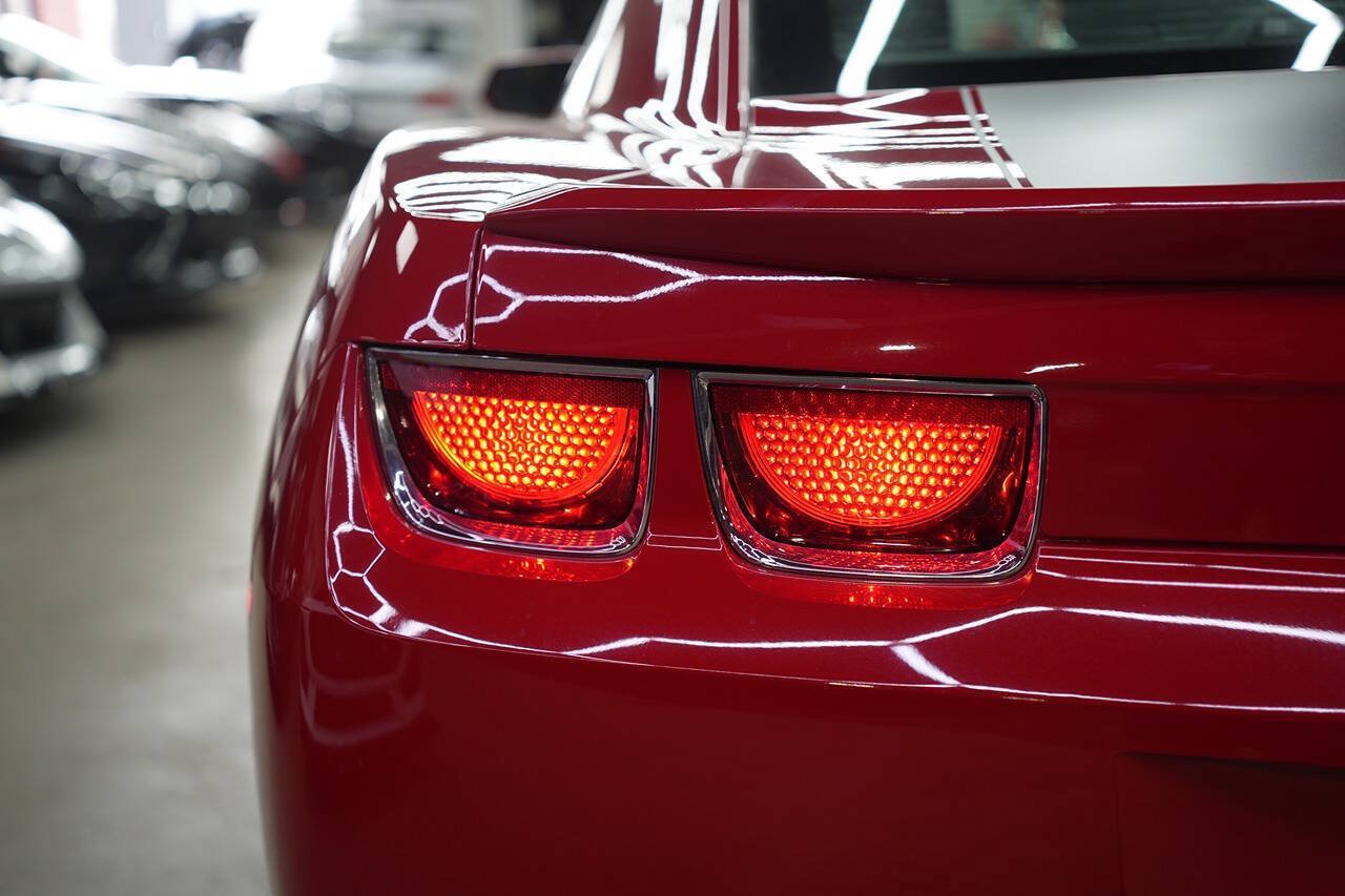 Used 2010 Chevrolet Camaro SS w/ RS Package RWD image 9