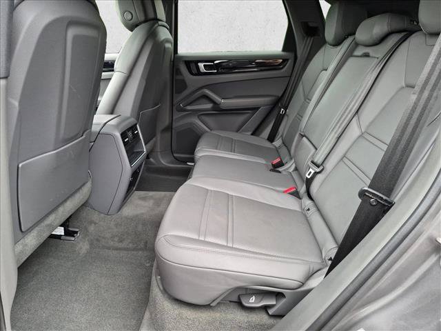 Used 2023 Porsche Cayenne AWD/4WD image 20