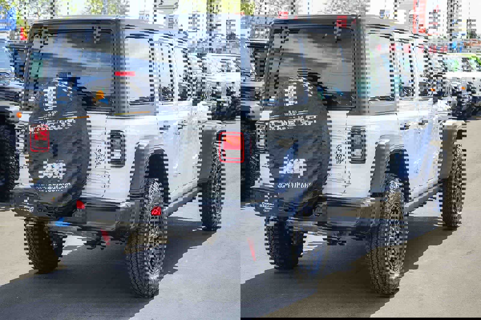 Used 2023 Jeep Wrangler Unlimited w/ Convenience Group image 3