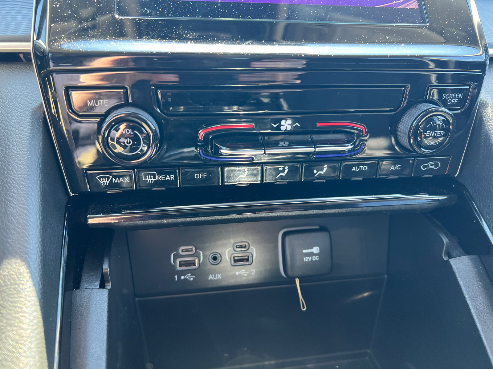 Used 2023 Jeep Grand Cherokee Laredo image 28