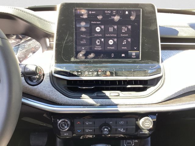 Used 2025 Jeep Compass Latitude image 11