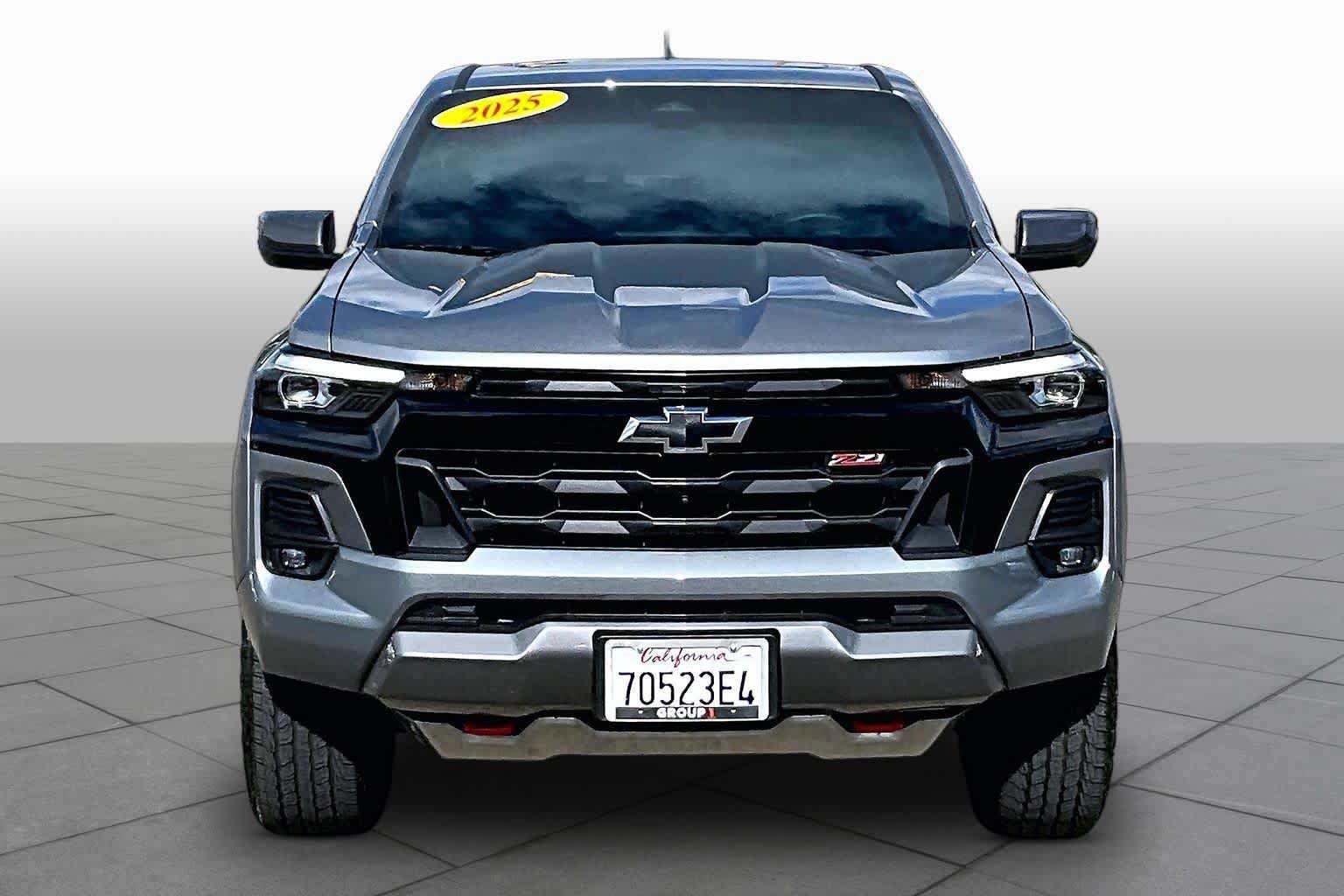 Used 2025 Chevrolet Colorado Z71 w/ Technology Package AWD/4WD image 3
