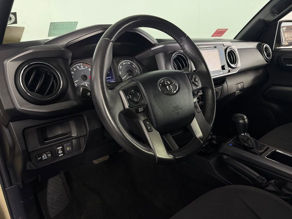 Used 2018 Toyota Tacoma TRD Sport AWD/4WD image 20
