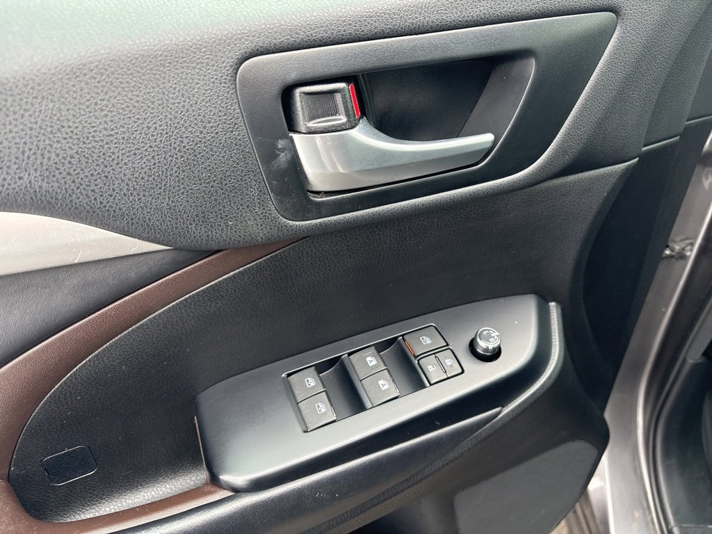 Used 2018 Toyota Highlander XLE image 21