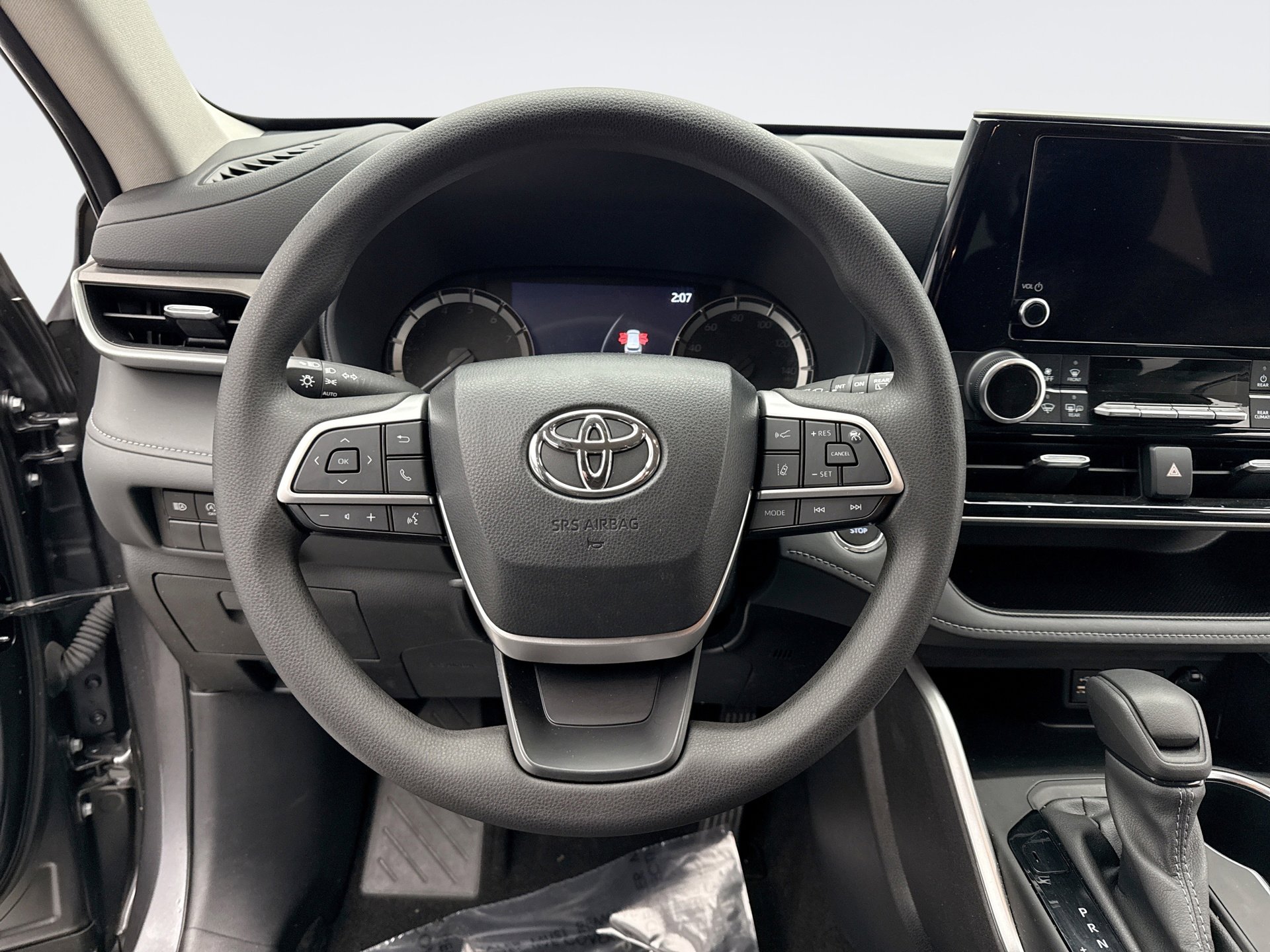 Used 2023 Toyota Highlander L image 12