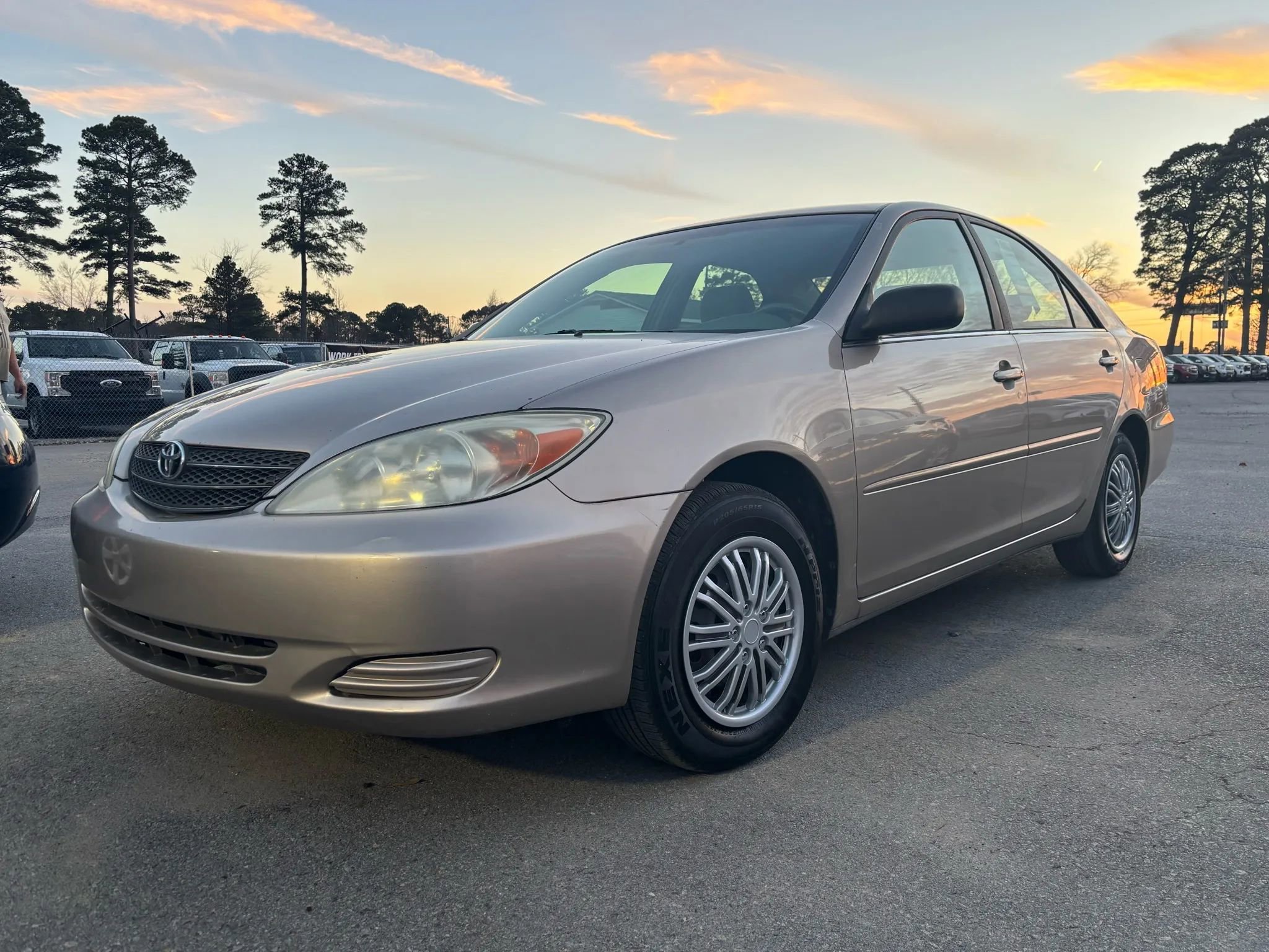 Used 2002 Toyota Camry LE FWD image 2