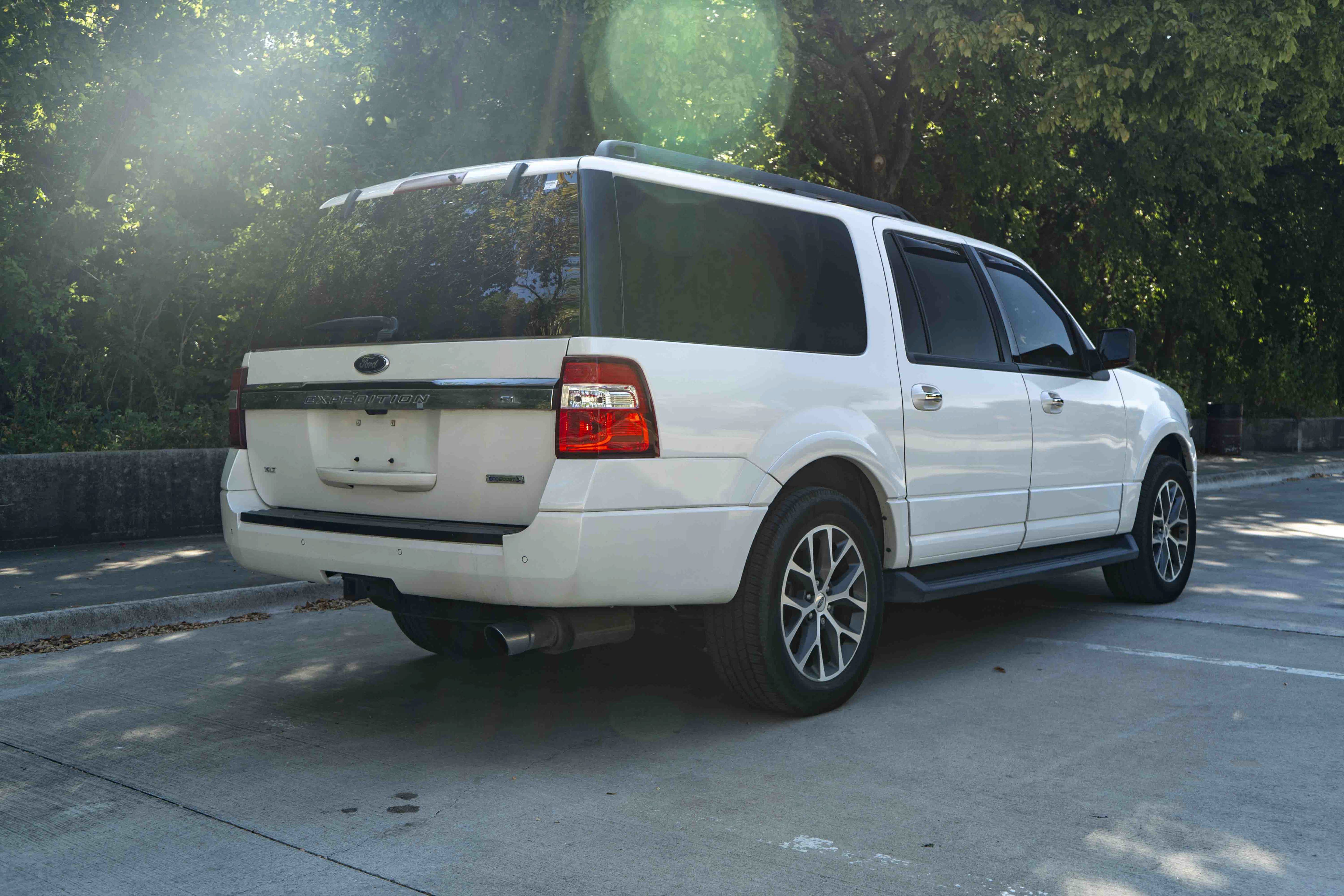 Used 2016 Ford Expedition EL XLT w/ Equipment Group 202A RWD image 9