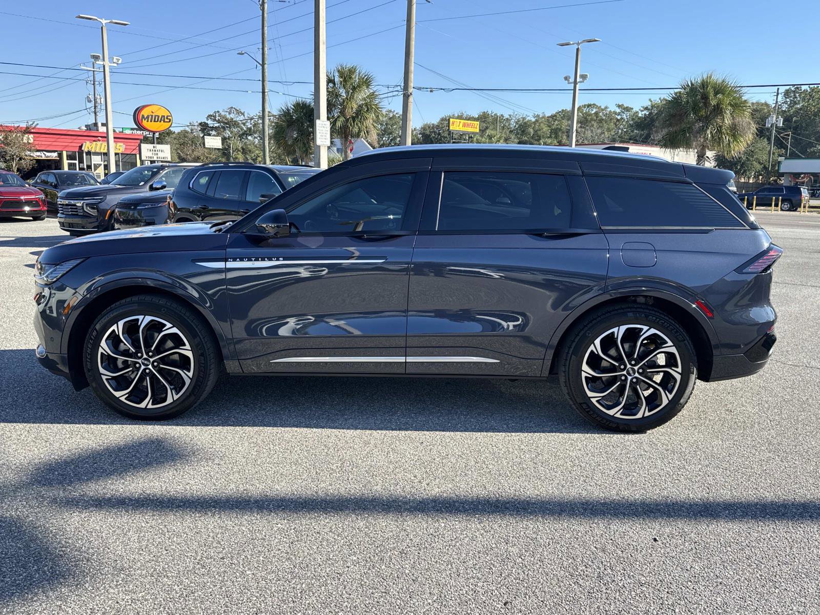 Used 2024 Lincoln Nautilus Reserve image 6