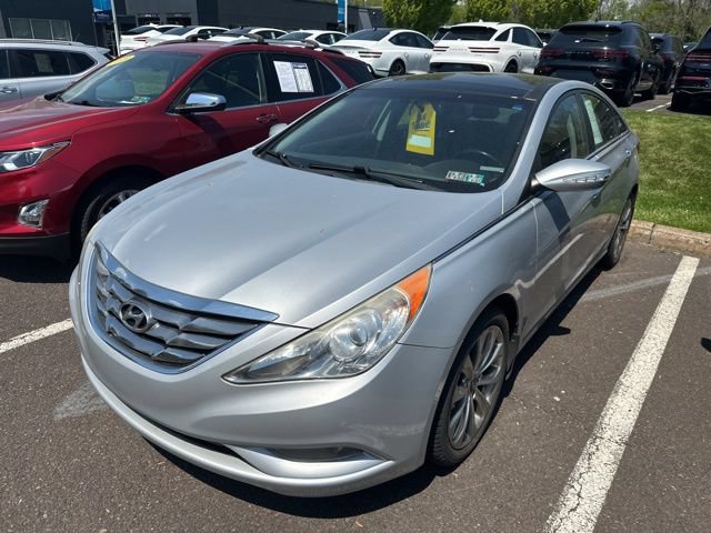 Used 2012 Hyundai Sonata Limited w/ Navigation Pkg FWD image 2