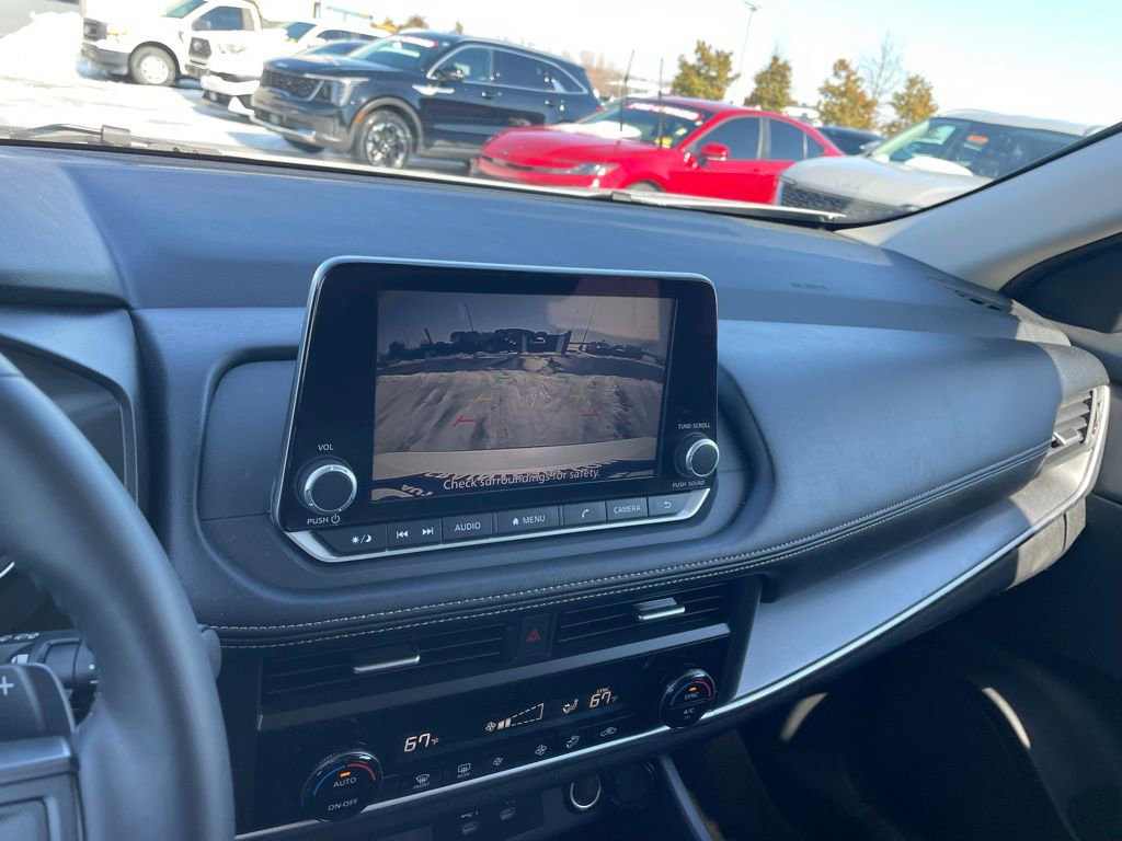 Used 2025 Nissan Rogue SV image 17