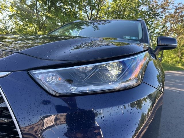 Used 2021 Toyota Highlander XLE AWD/4WD image 12