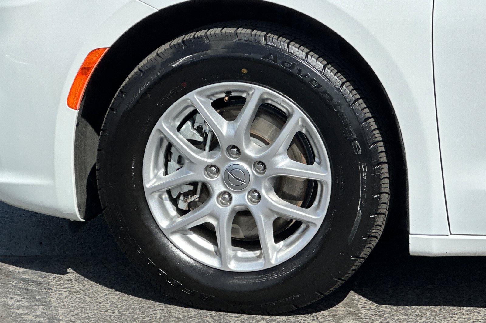 Used 2023 Chrysler Pacifica Touring-L FWD image 25
