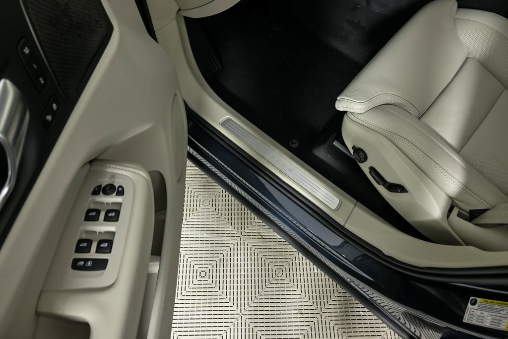 New 2026 Volvo XC60 B5 Ultra w/ Protection Package Premier image 8