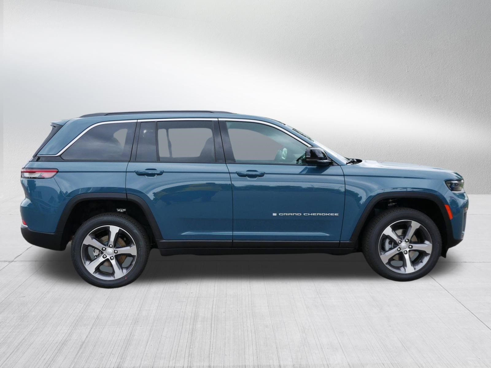 New 2026 Jeep Grand Cherokee Limited AWD/4WD image 8