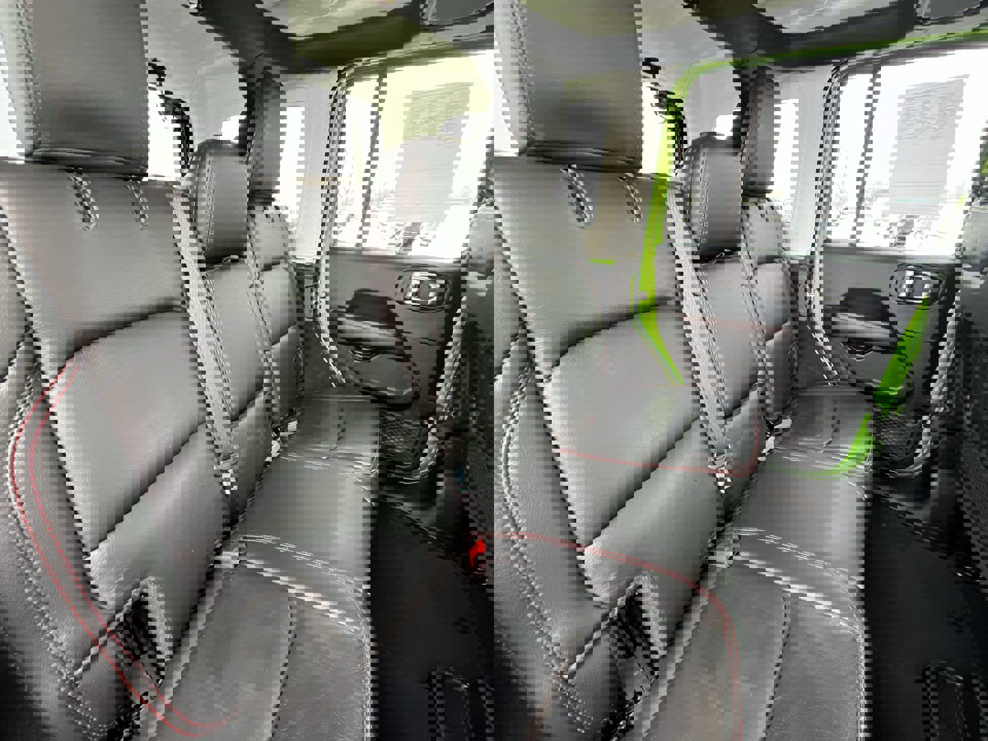 Used 2019 Jeep Wrangler Unlimited Rubicon w/ Uconnect 4C Nav & Sound Group image 28