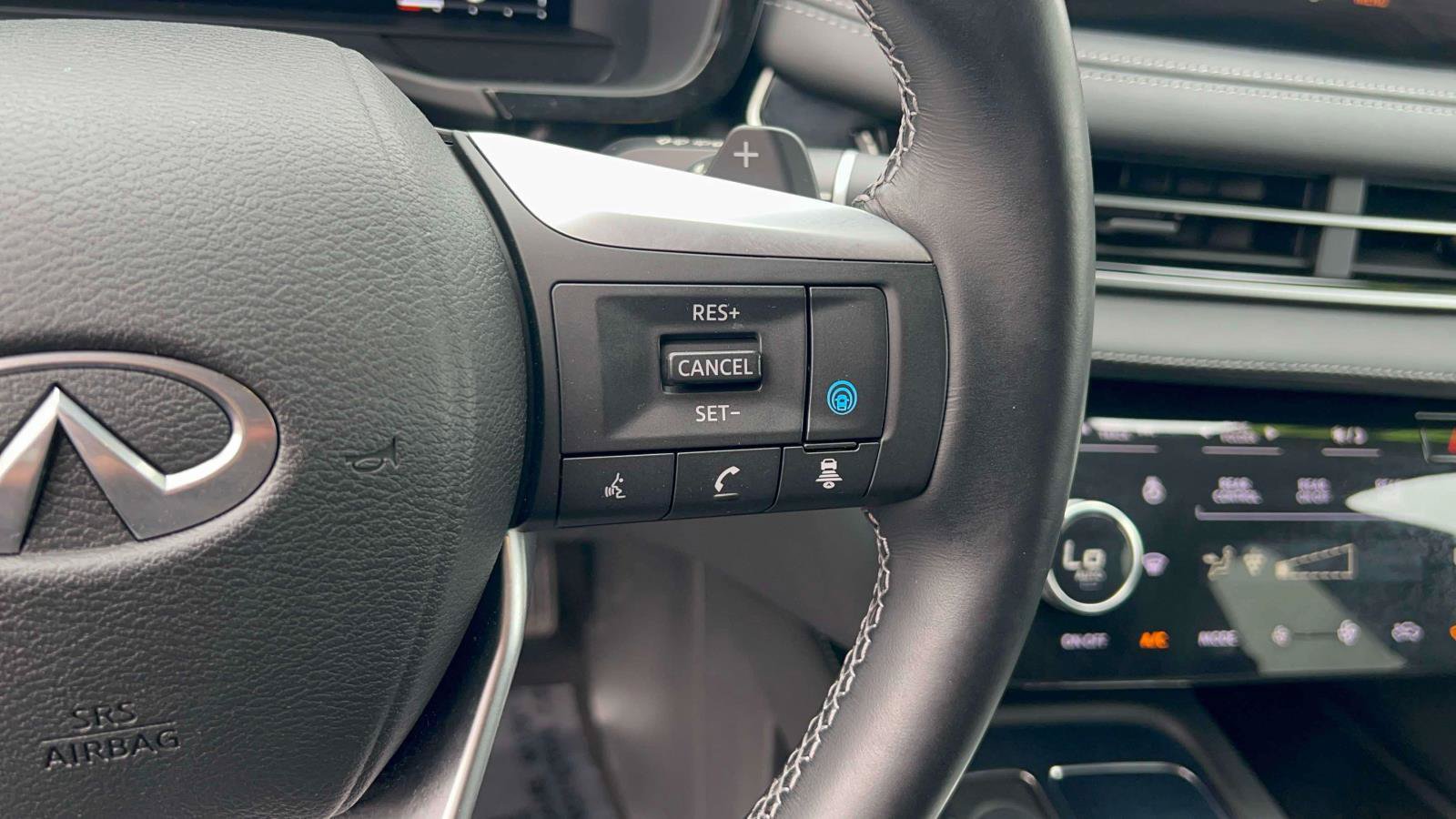 Used 2023 INFINITI QX60 Sensory w/ Vision Package AWD/4WD image 24