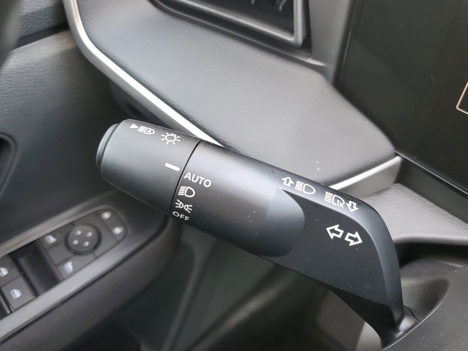 Certified 2025 Nissan Kicks S image 20