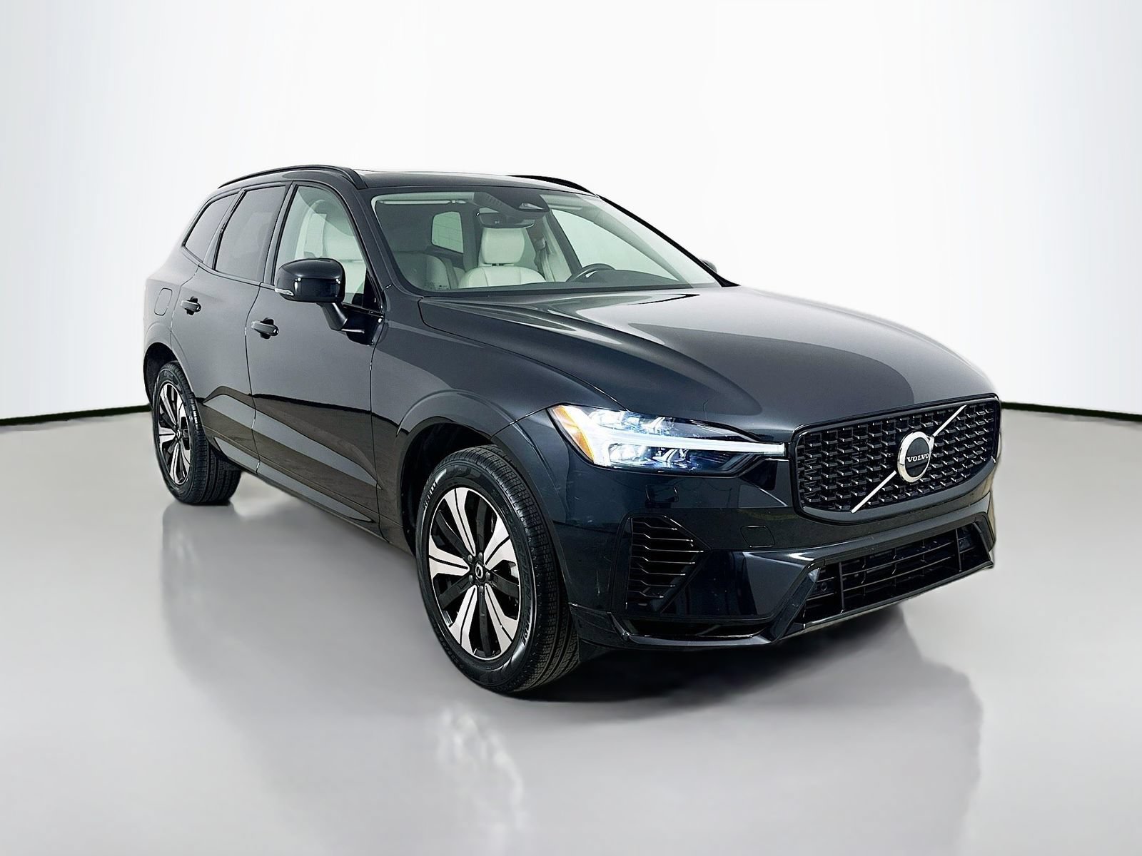 Used 2024 Volvo XC60 T8 Core w/ Climate Package AWD/4WD image 3