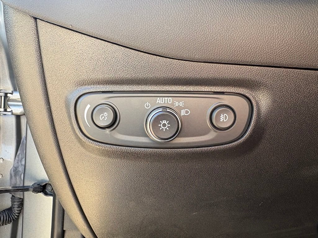 Used 2023 Chevrolet Equinox Premier FWD image 19