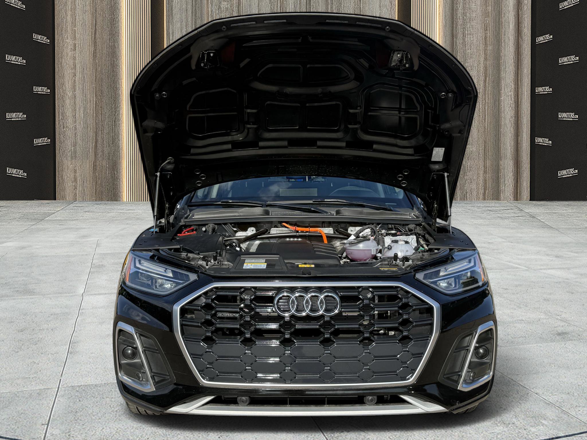 Used 2024 Audi Q5 e Premium w/ Convenience Package image 14