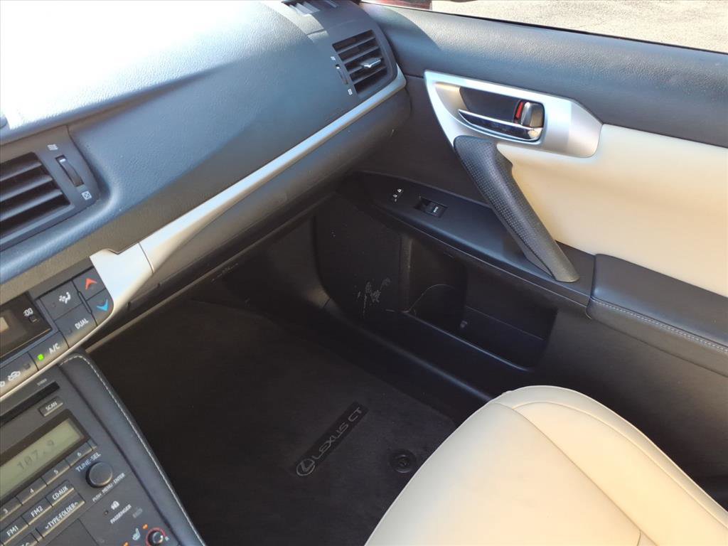 Used 2012 Lexus CT 200h Premium image 31