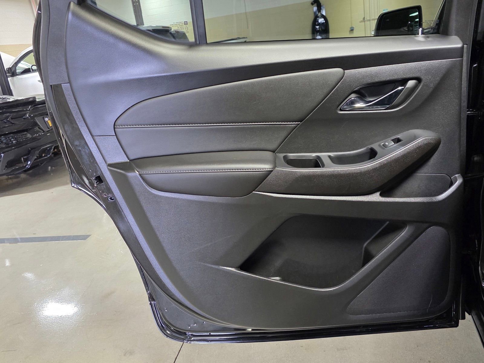 Used 2022 Chevrolet Traverse LT image 13