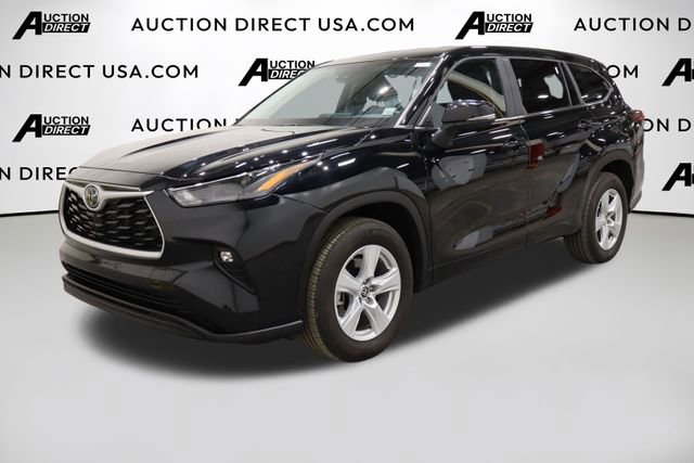 Used 2024 Toyota Highlander LE image 1