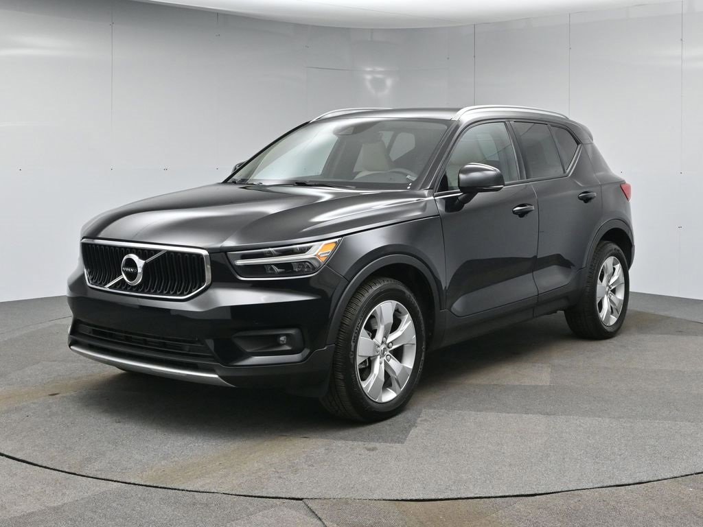 Used 2022 Volvo XC40 T5 Momentum