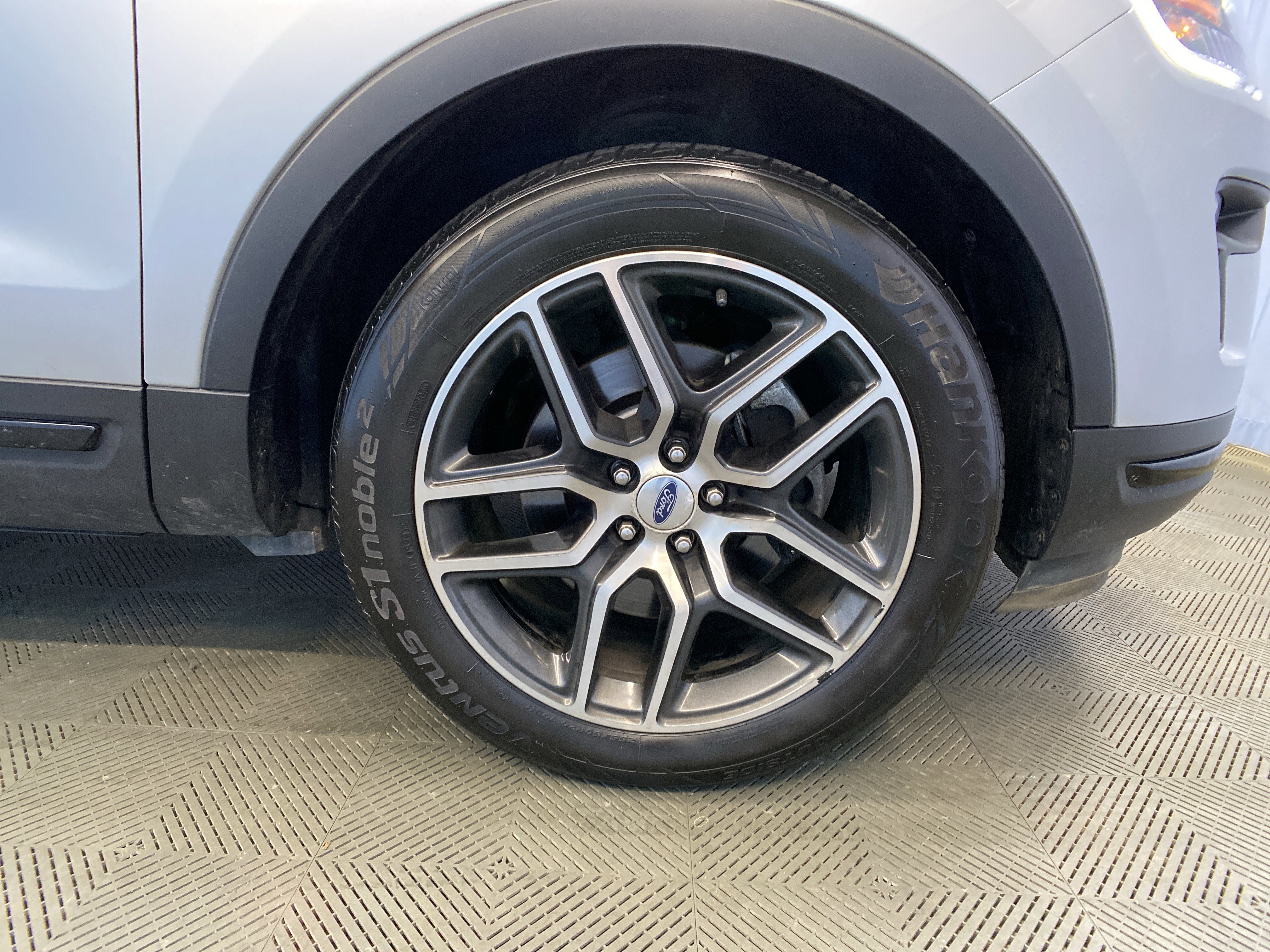 Used 2018 Ford Explorer Sport image 43