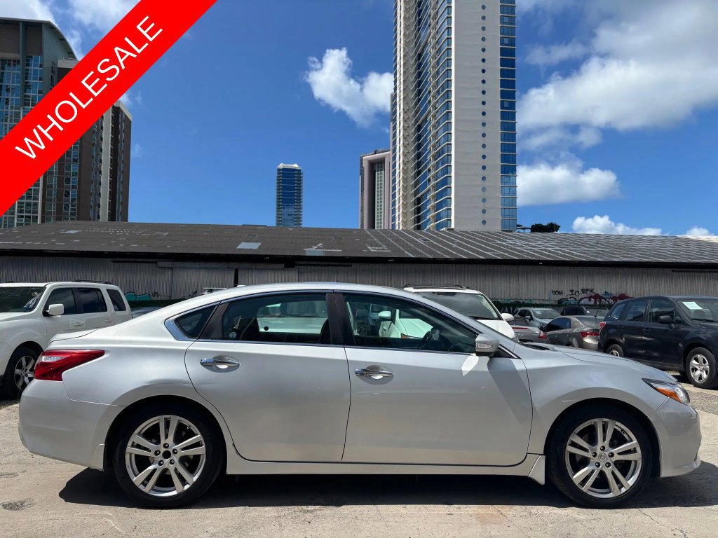 Used 2016 Nissan Altima 3.5 SL w/ 3.5 Technology Package FWD image 2