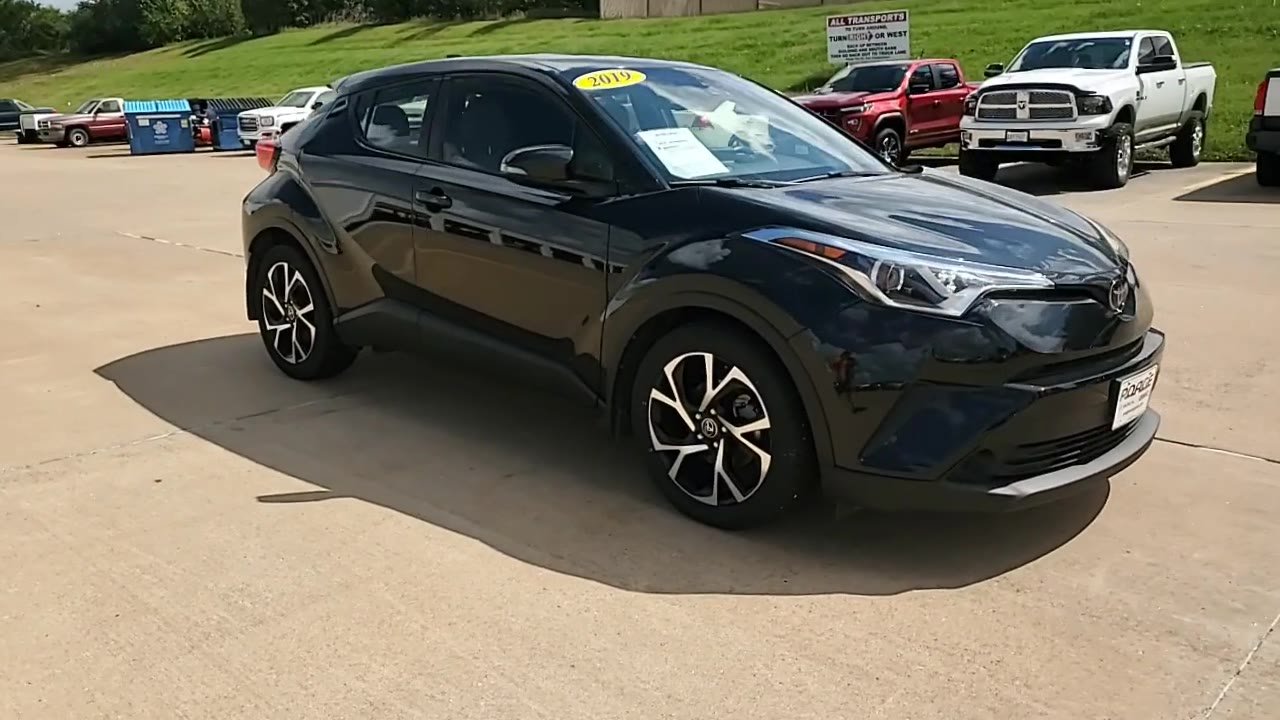 Used 2019 Toyota C-HR XLE FWD image 2