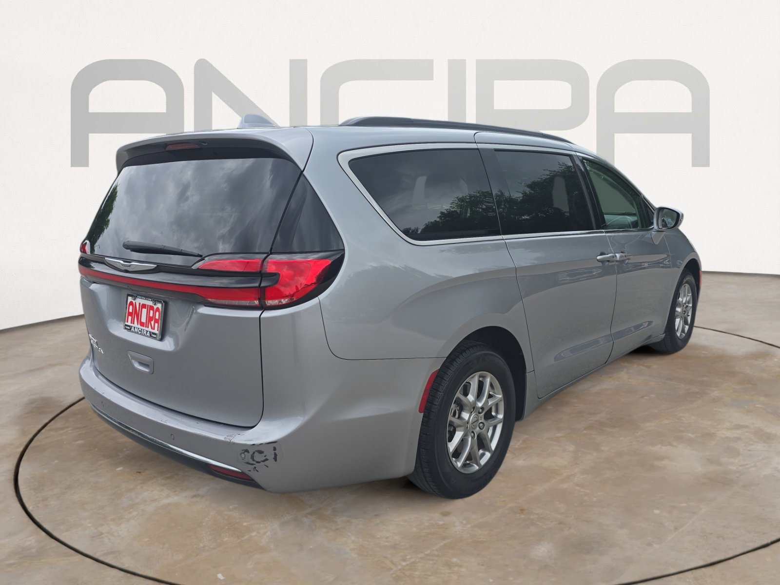Used 2021 Chrysler Pacifica Touring image 10