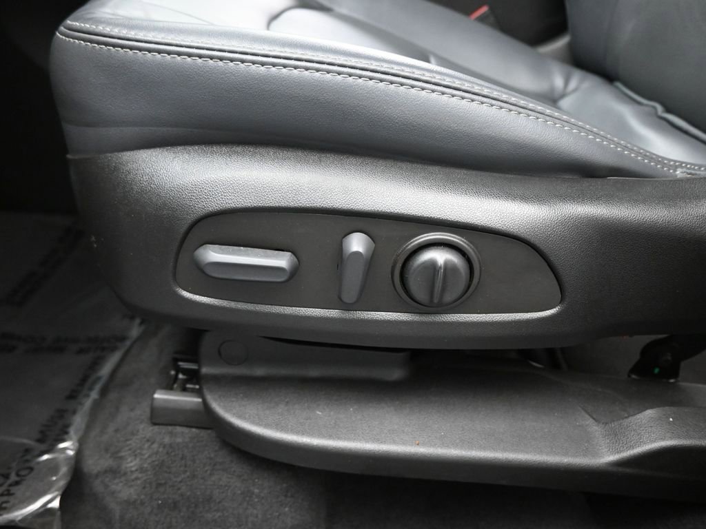 Used 2022 Buick Enclave Essence image 11