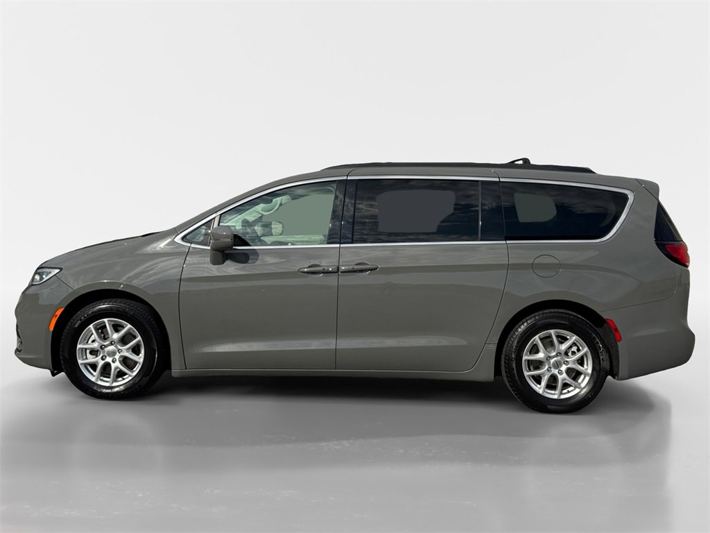 Used 2022 Chrysler Pacifica Touring-L image 4