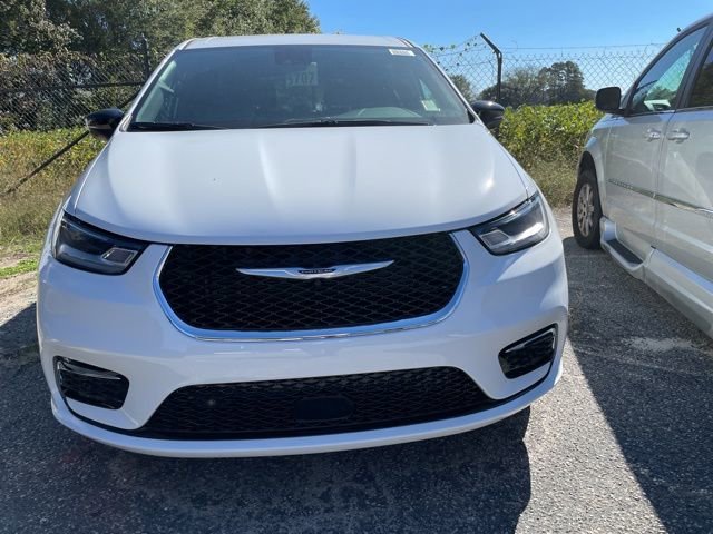 New 2026 Chrysler Pacifica Select image 2