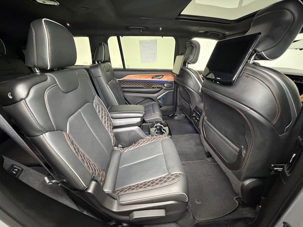 Used 2024 Jeep Grand Cherokee L Summit AWD/4WD image 11
