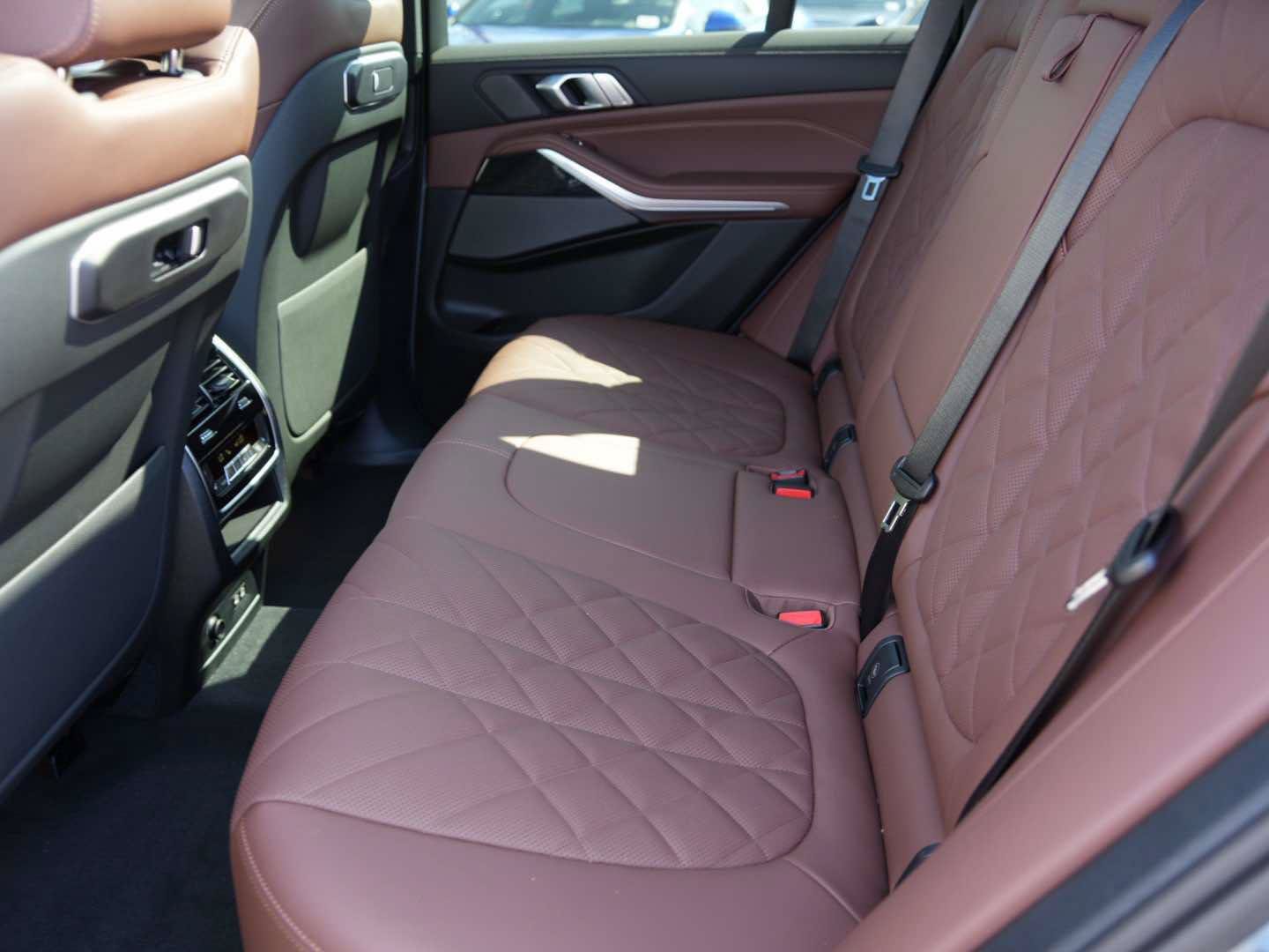 New 2026 BMW X5 xDrive40i w/ M Sport Package AWD/4WD image 10
