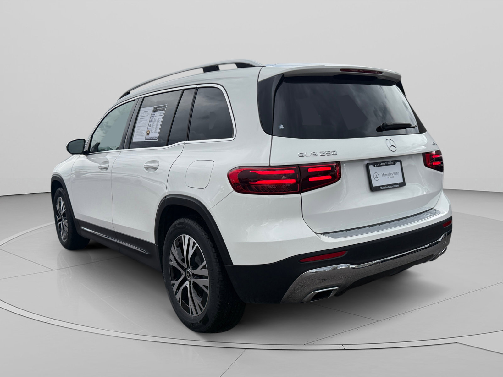 Certified 2026 Mercedes-Benz GLB 250 4MATIC image 3