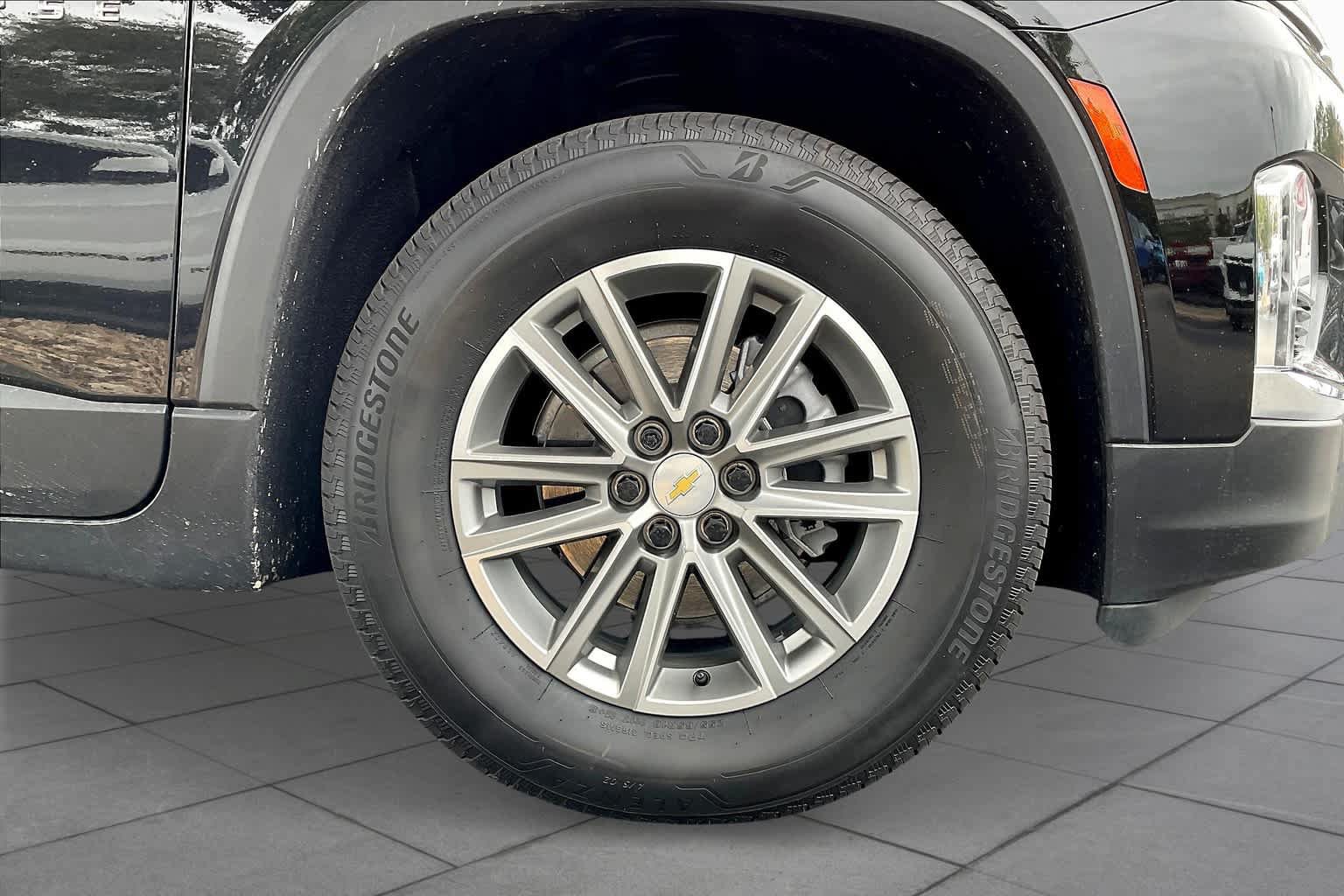 Used 2023 Chevrolet Traverse LT FWD image 10