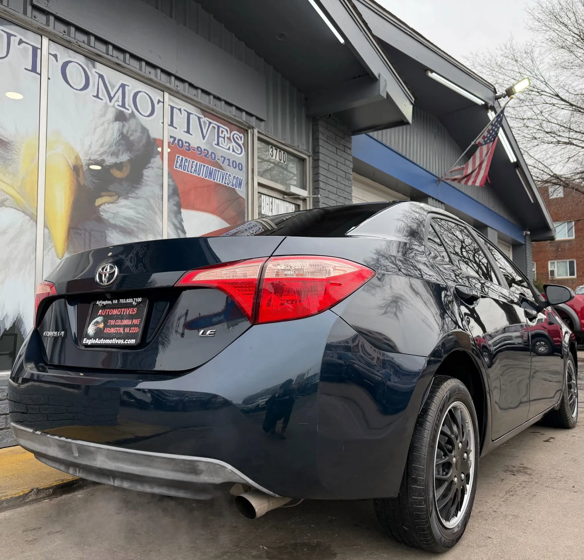 Used 2018 Toyota Corolla LE image 3