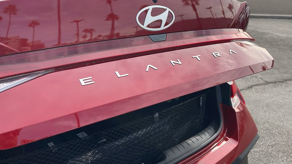 Used 2026 Hyundai Elantra SE FWD image 27