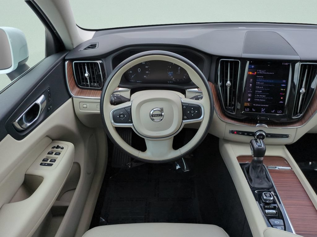 Used 2021 Volvo XC60 T6 Momentum AWD/4WD image 12