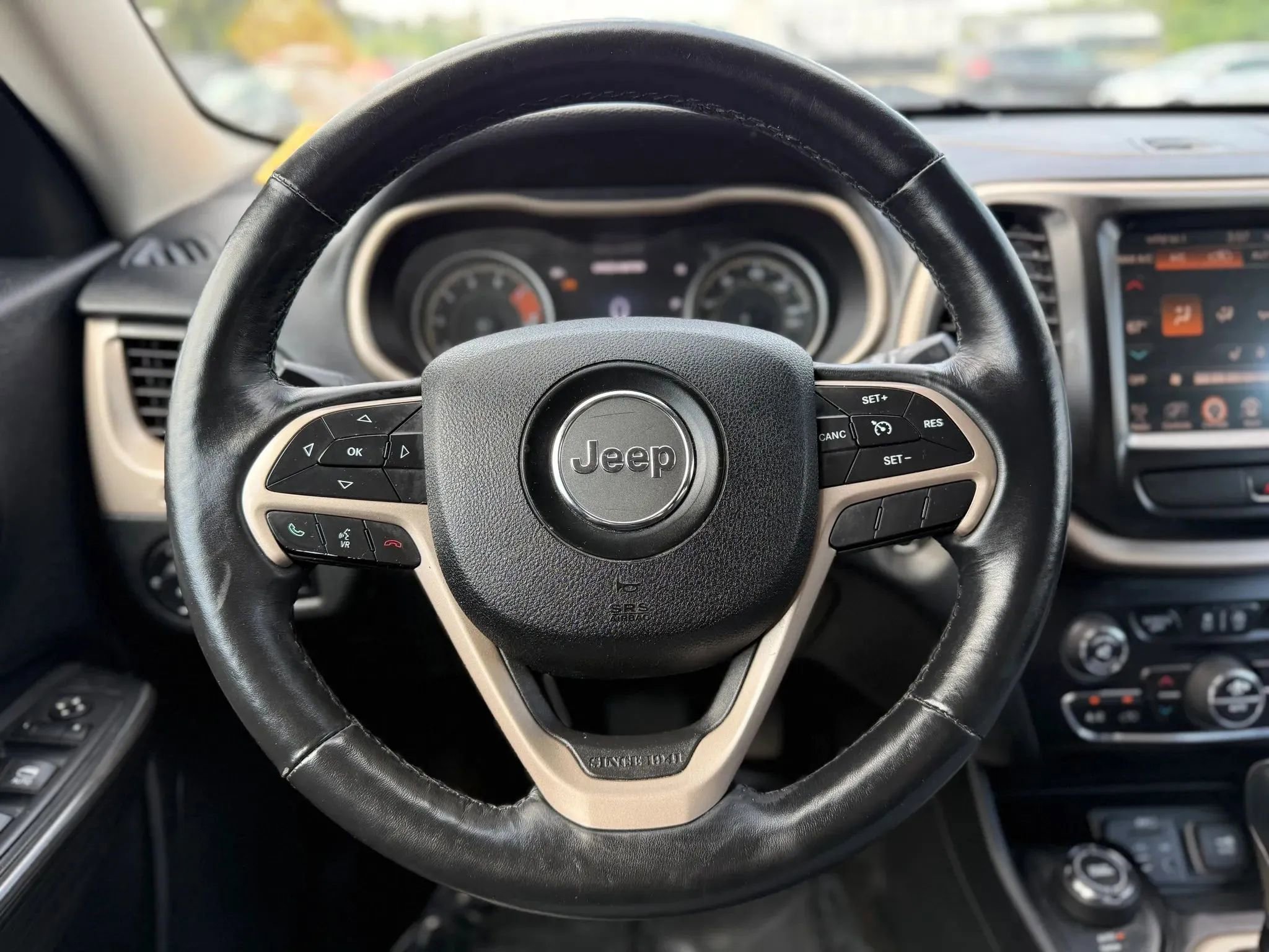 Used 2016 Jeep Cherokee Limited AWD/4WD image 25
