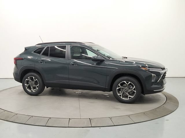 New 2026 Chevrolet Trax LT w/ Driver Confidence Package FWD image 8