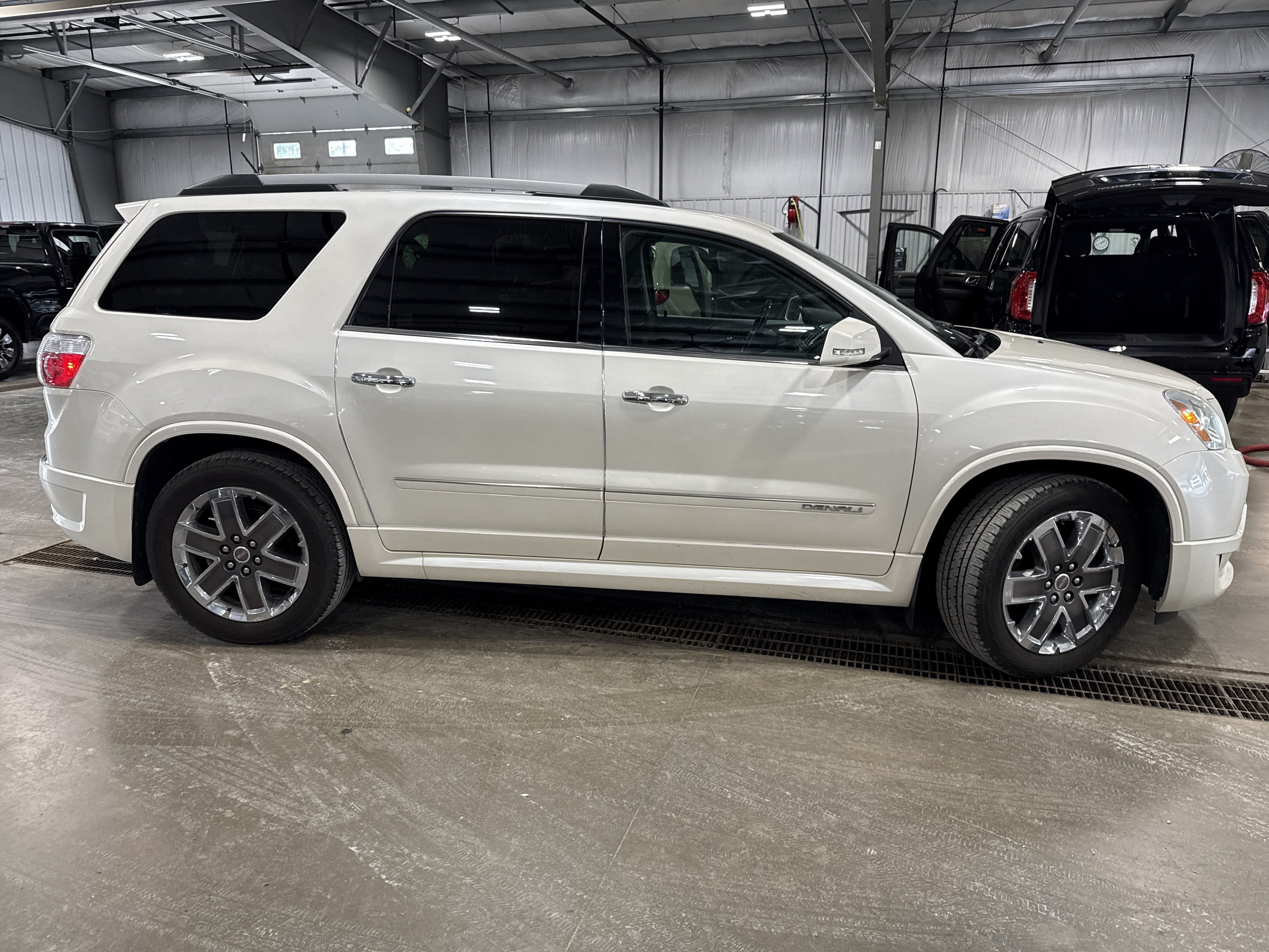 Used 2011 GMC Acadia Denali AWD/4WD image 2