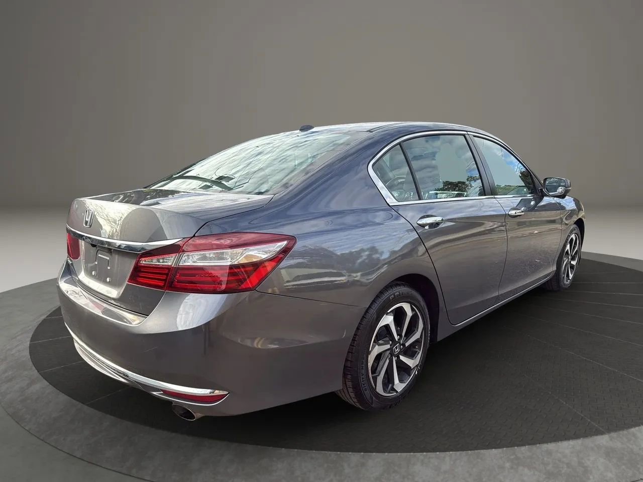 Used 2017 Honda Accord EX-L image 5