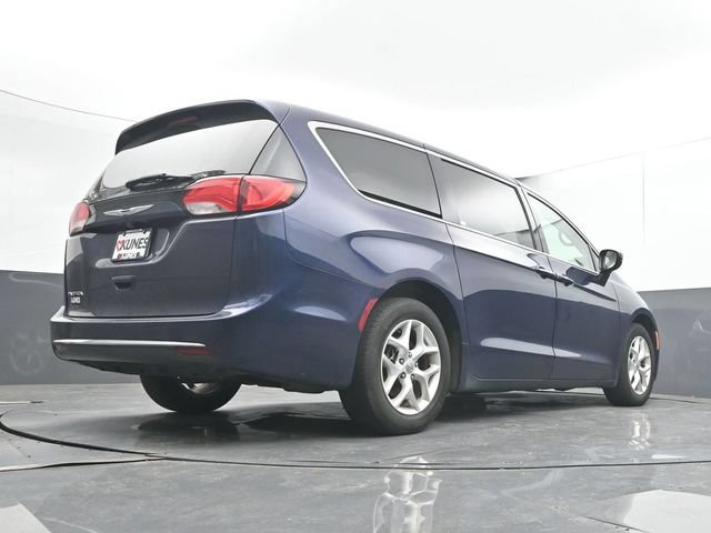 Used 2017 Chrysler Pacifica Touring Plus w/ Tire & Wheel Group FWD image 21