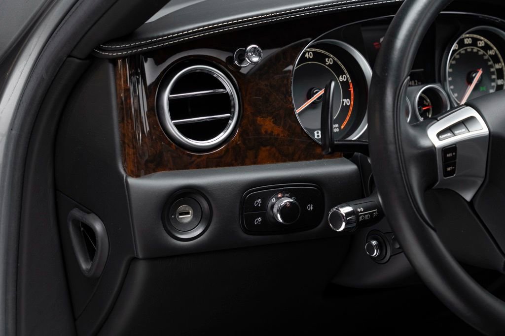 Used 2014 Bentley Flying Spur W12 image 21